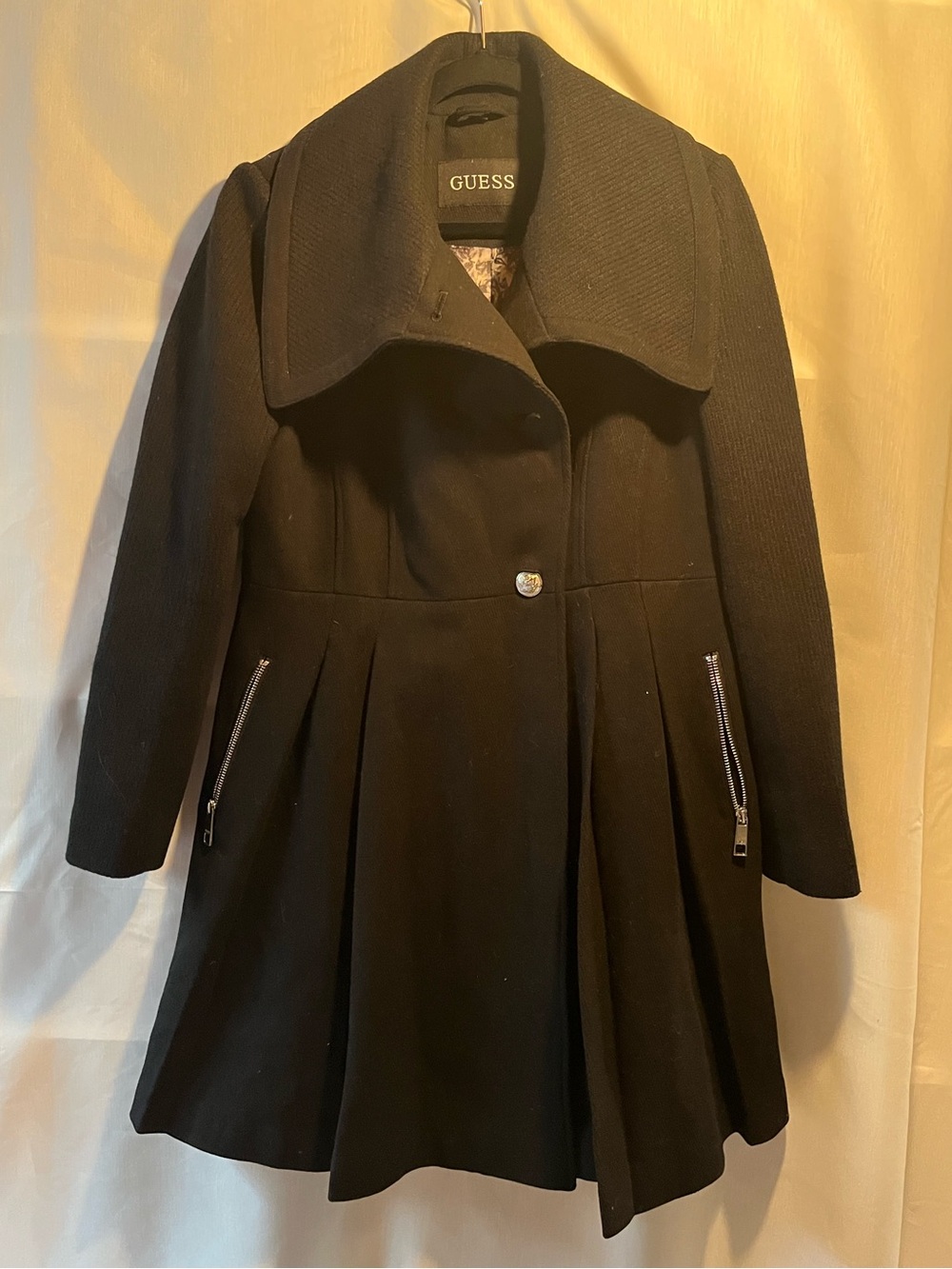 GUESS Black Pleated Trench Coat with Wide Collar